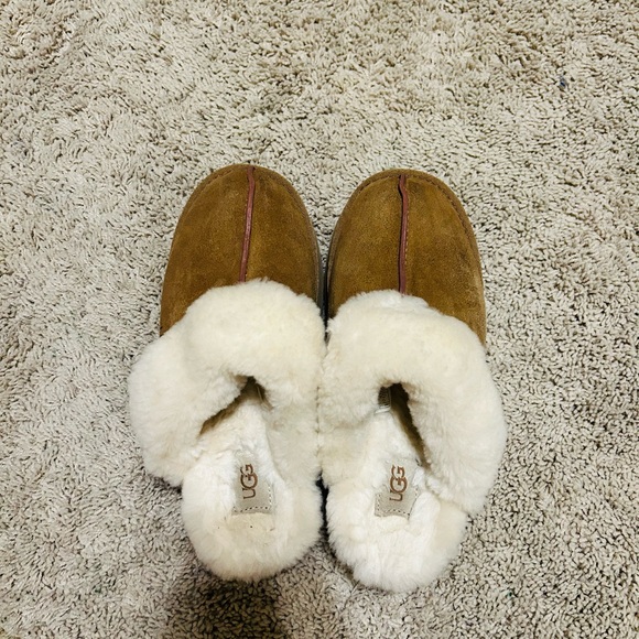 Uggs - Picture 2 of 8